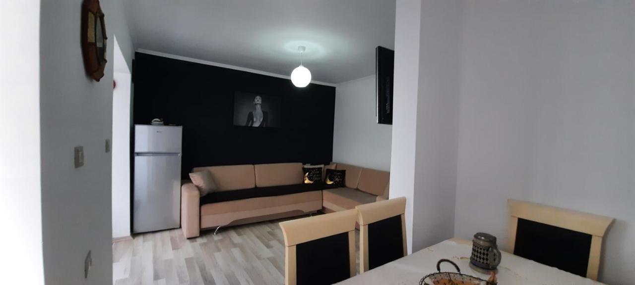 Apartament Clara Permet Apartment Екстериор снимка