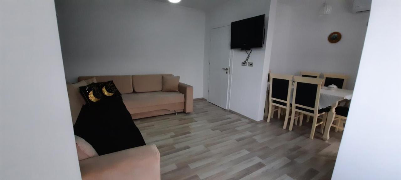 Apartament Clara Permet Apartment Екстериор снимка