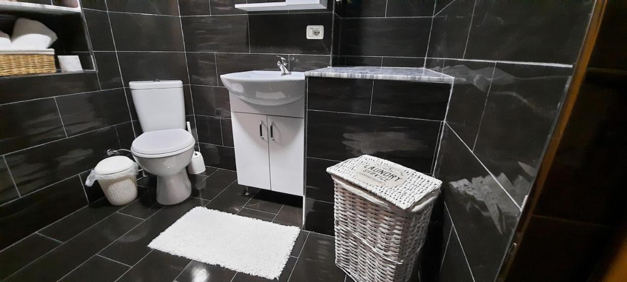 Apartament Clara Permet Apartment Екстериор снимка
