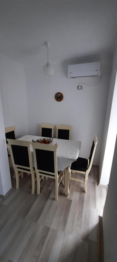 Apartament Clara Permet Apartment Екстериор снимка